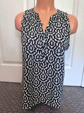 LOFT Sleeveless Black & White Mixed Media Top, Size M